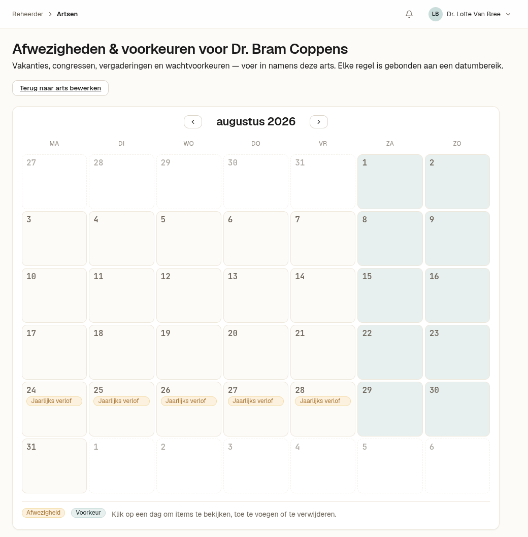Schermafbeelding van de afwezigheden- en voorkeurenkalender van een arts, met een week jaarlijks verlof zichtbaar ingekleurd.